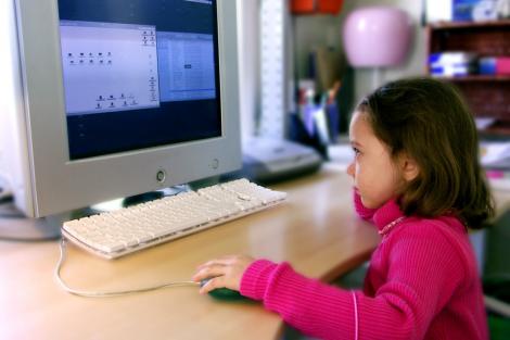 Elevii din Estonia vor invata programare si design web din clasa I