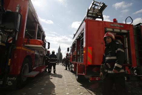 Doua depozite ale Garzii Financiare din Bucuresti au luat foc