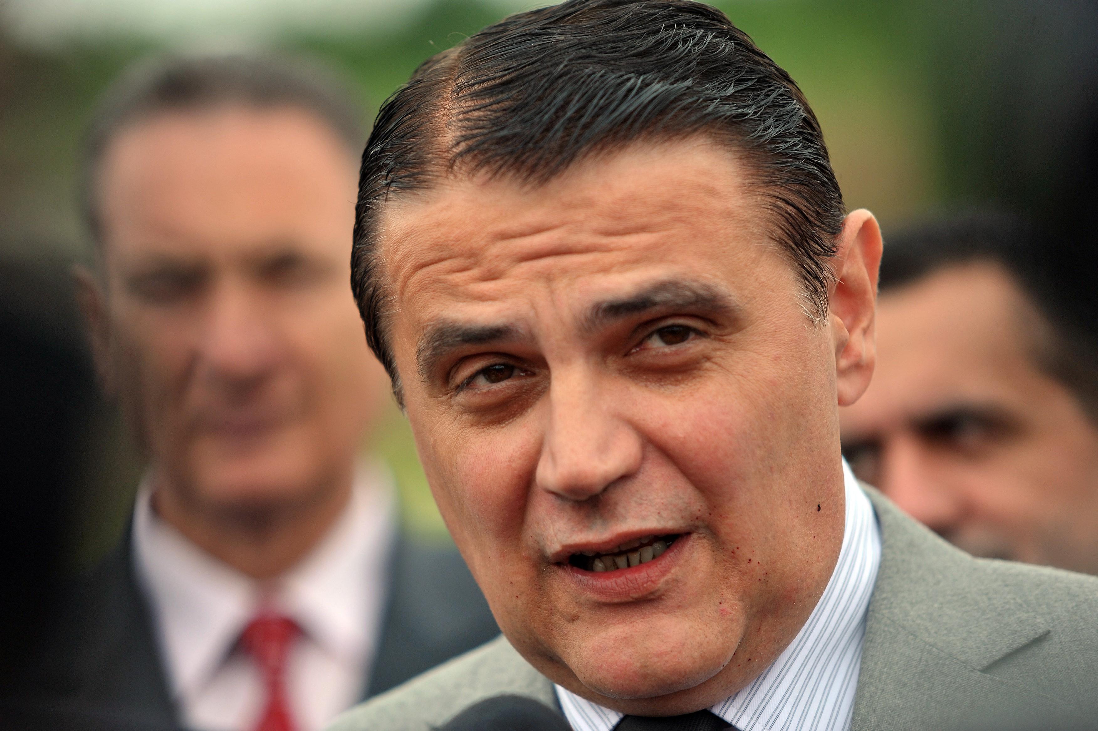 Silaghi: "Ministerul Transporturilor este in discutii avansate pentru privatizarea TAROM si CFR Marfa"