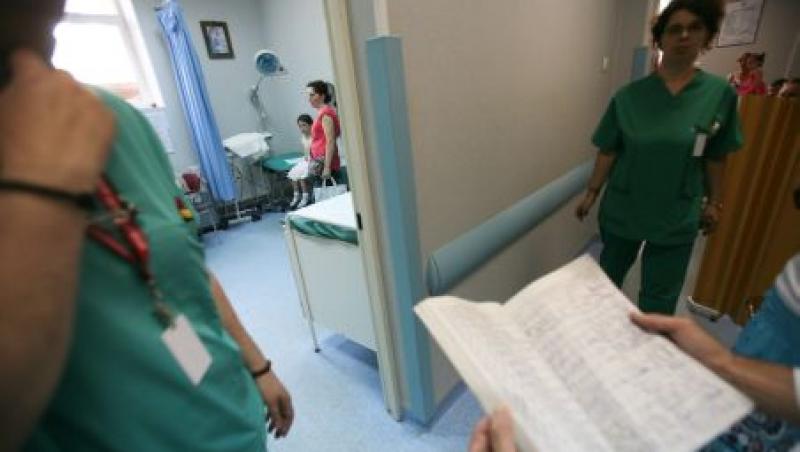 Frigul a aglomerat spitalele din Botosani iar bolnavii sunt nevoiti sa stea cate doi in pat