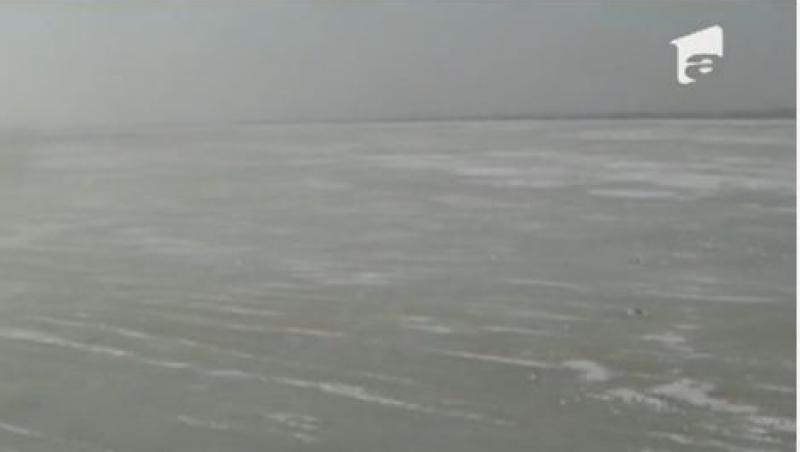 Fenomen meteo extrem: Lacul Sarat a inghetat!