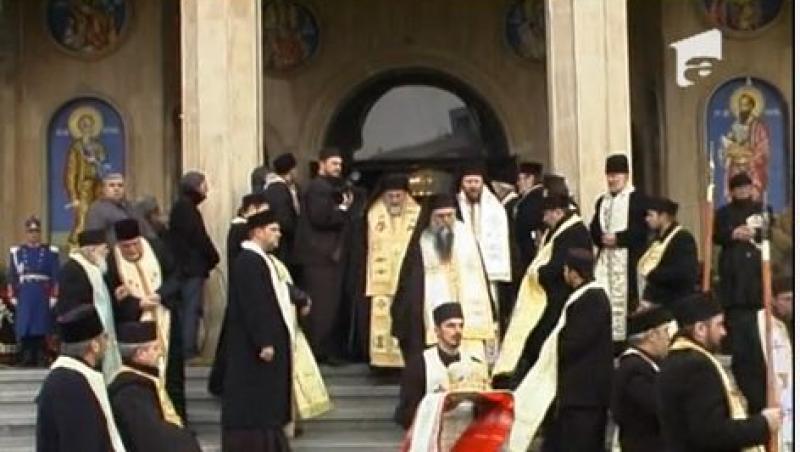 Slujba oficiata de 800 de preoti. Arhiepiscopul Buzaului si Vrancei, Epifanie Norocel, condus pe ultimul drum