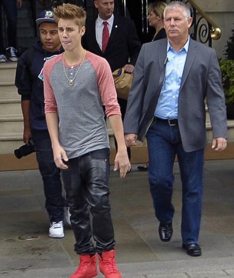 Justin Bieber cel fortos si-a batut bodyguardul