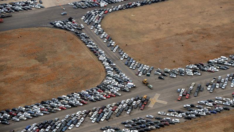 Asa arata un parc auto cu masinile avariate de uraganul Sandy!!!