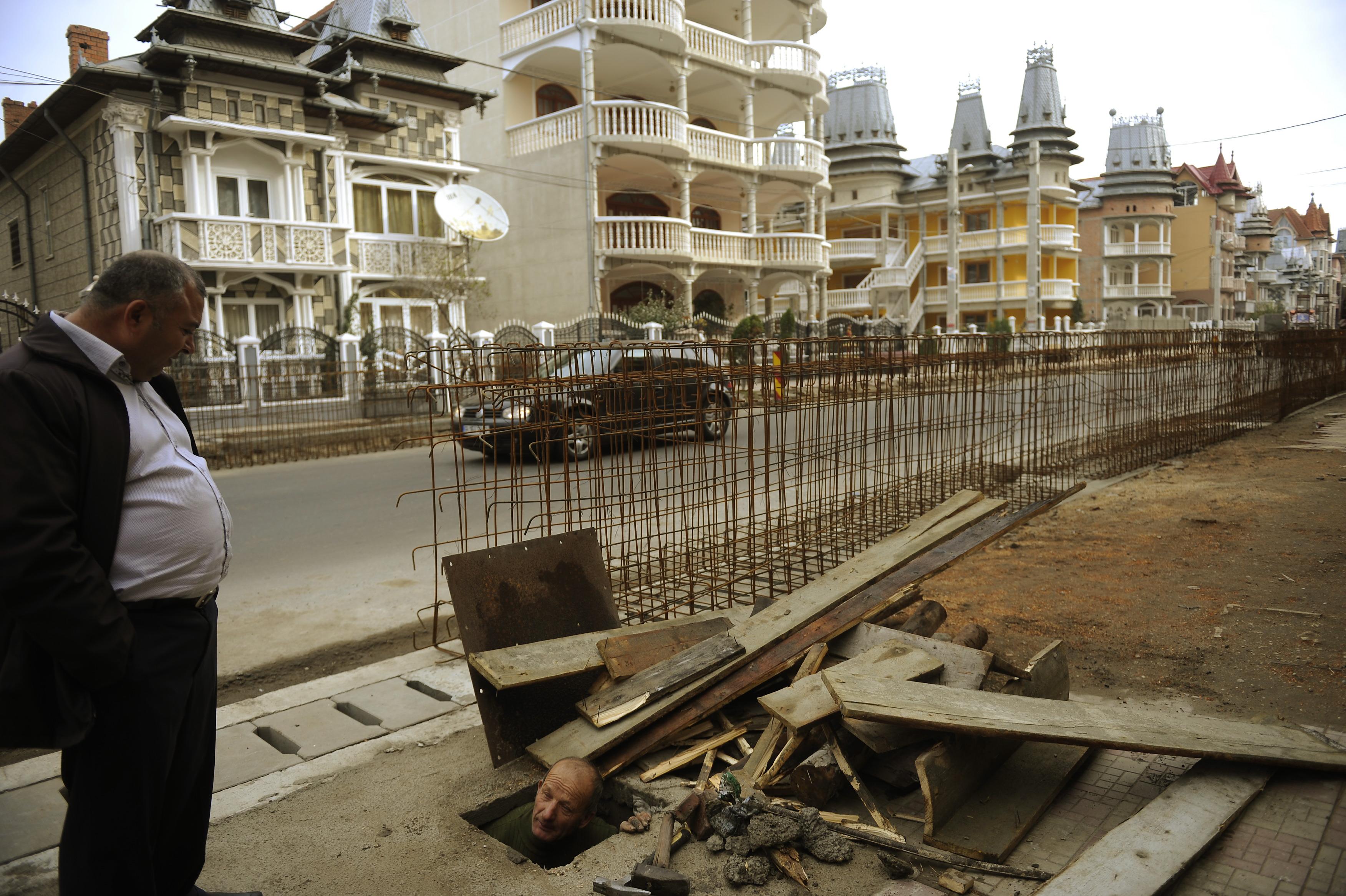 Oficial belgian: Palatele romilor sunt construite cu bani obtinuti din furtul de cale ferata din Belgia