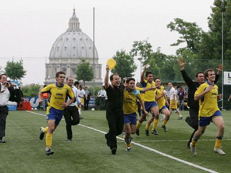 FOTO! Cei mai credinciosi fotbalisti! Fete bisericesti se intrec in Cupa Clericus