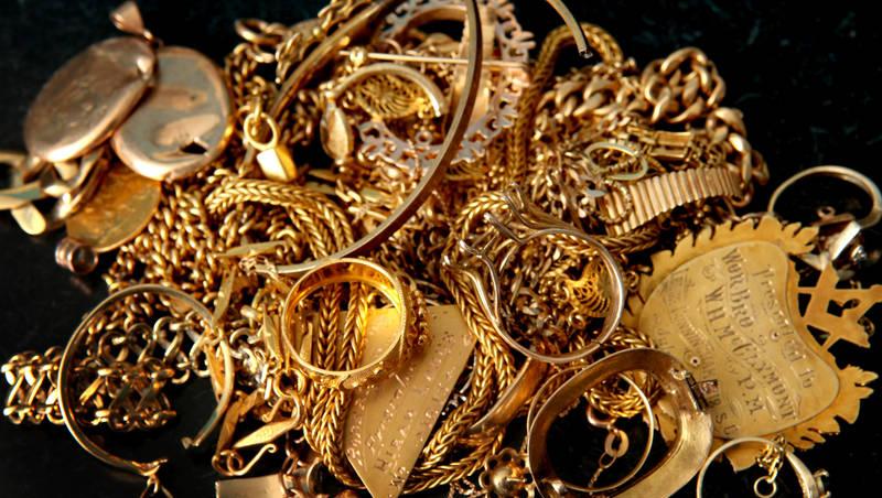 Cinsprezece kilograme de aur au fost furate din mall-ul din centrul orasului Bacau