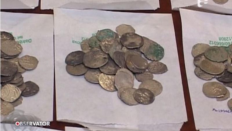 Aproape 1.500 de monede de argint, descoperite pe un camp din Dolj