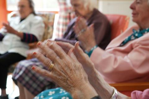 Ministrul de Finante din Japonia: Batranii trebuie lasati sa moara mai repede