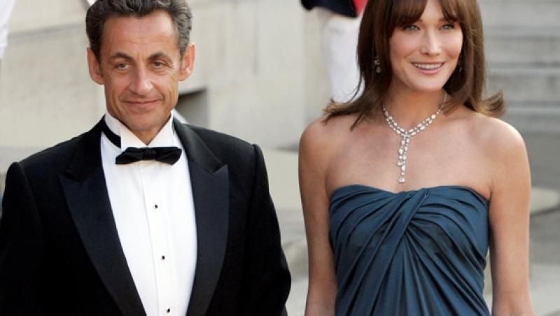 Nicolas Sarkozy si Carla Bruni vor sa plece din Franta