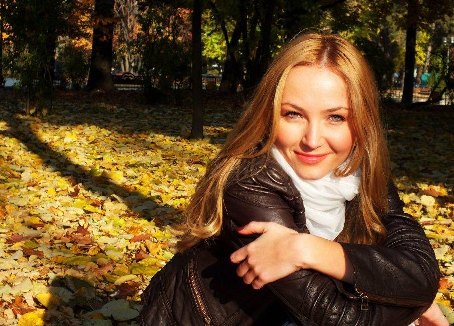 Octavia Geamanu, pe Facebook: "Sa-mi tineti pumnii! Astept sa se intample ceva maret pentru mine". Oare ce urmeaza? :)