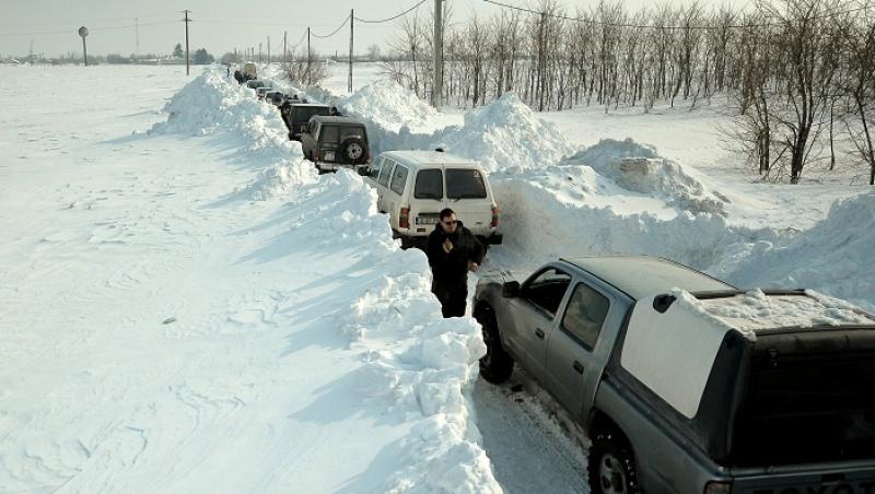 Drumuri blocate si scoli inchise! 27 de judete se afla sub cod galben de ninsori si viscol
