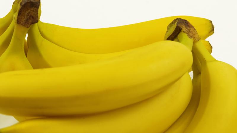 Ce mai mancam: banane coapte in camera de gazare