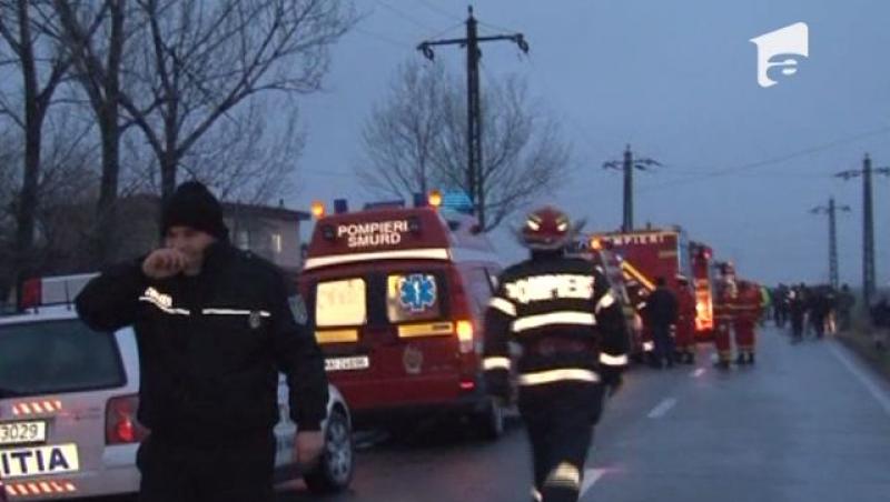 Un autocar cu 14 pasageri s-a rasturnat pe marginea unei sosele din Arges, dupa ce a lovit mortal un biciclist