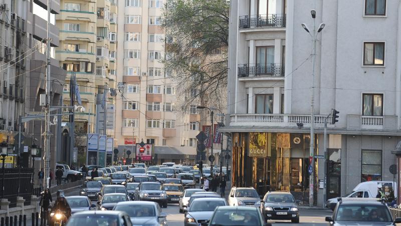 Majoritatea soferilor din Romania forteaza semaforul. Uneori, chiar si cei in mana carora se afla legea aleg sa ignore regulile