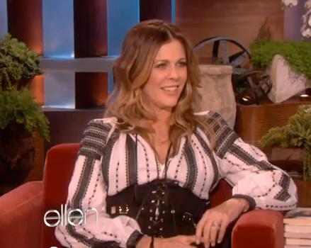 Ia romaneasca este celebra la Hollywood. Sotia lui Tom Hanks a purtat o astfel de bluza la "Ellen Show"