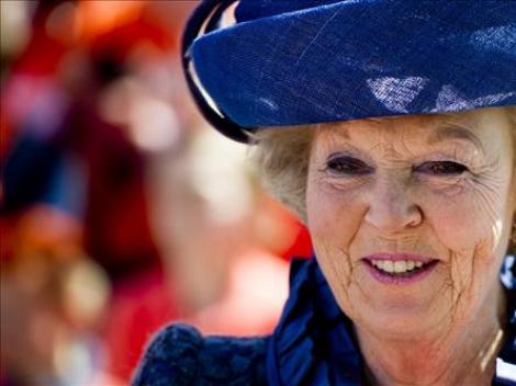 Regina Beatrix a Olandei a ABDICAT in favoarea fiului sau Willem-Alexander, la capatul unei domnii de 33 de ani