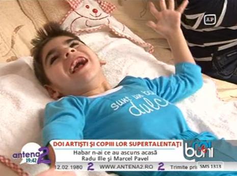 Vedetele il ajuta Stefanel, un copil diagnosticat cu paralizie cerebrala