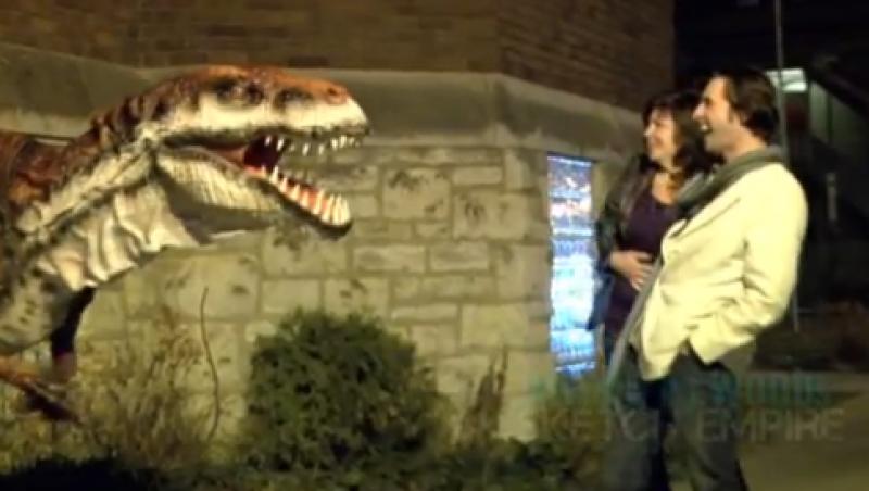 FARSA ZILEI: Jurassic Park, in plina strada! Cum reactioneaza trecatorii?