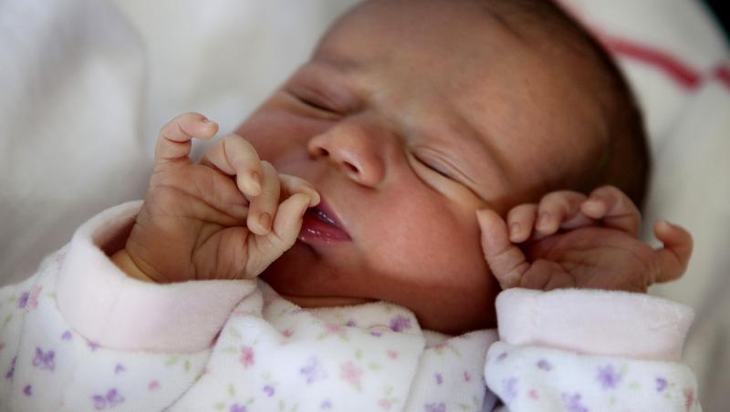 UPDATE! Parintii unui bebelus au aflat la o ora dupa nastere ca fiul lor are mana rupta
