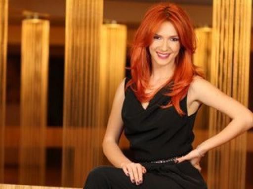 Adela Popescu are un nou single, care va fi "hit-ul primaverii". Asculta noua piesa in formula Dj Project!