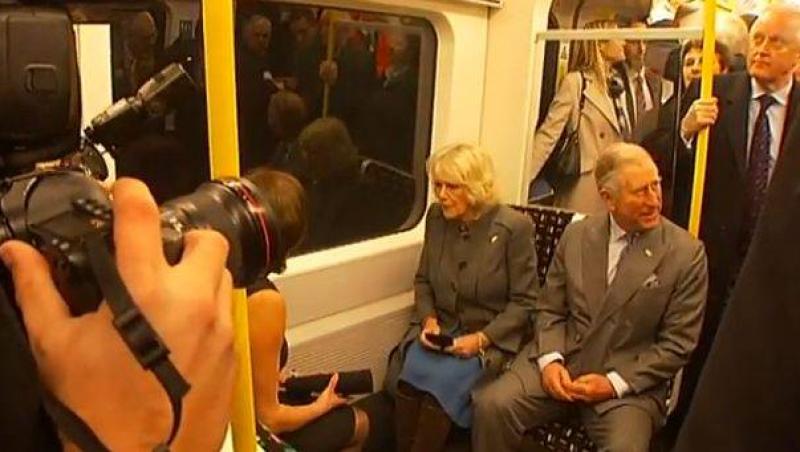 VIDEO: Printul Charles si Camilla au dat masina regala pe transportul subteran! Au fost vazuti in metroul londonez