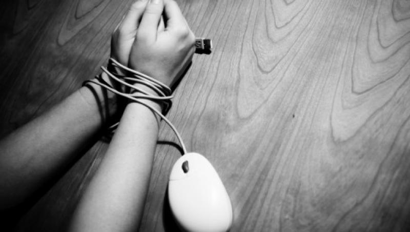 Statele Unite: O tanara si-a drogat parintii pentru a sta noaptea pe internet