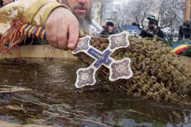 Romanii sarbatoresc astazi Boboteaza. Semnificatii si traditii in ziua care marcheaza sfarsitul Sarbatorilor de Iarna