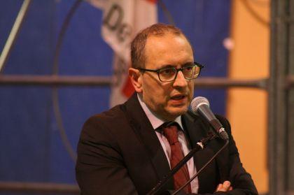 Un primar din Italia, criticat pentru ca a petrecut Craciunul alaturi de o familie de rromi