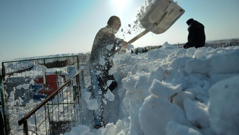 UPDATE! Moldova, afectata din nou de ninsoare si viscol! Mii de oameni din sase judete sunt izolati
