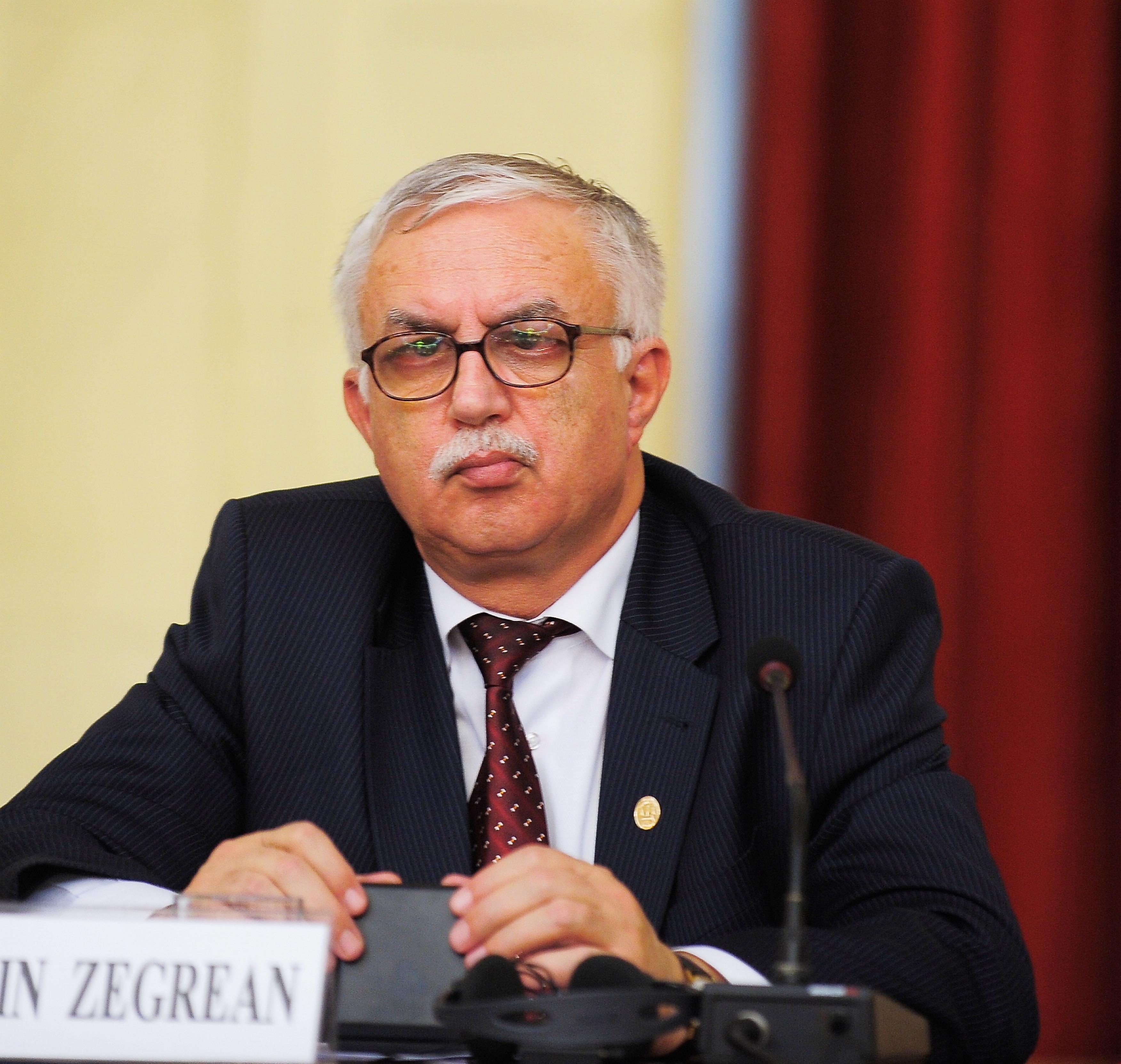 Presedintele CCR Augustin Zegrean, internal in spital, dupa ce a suferit o fractura