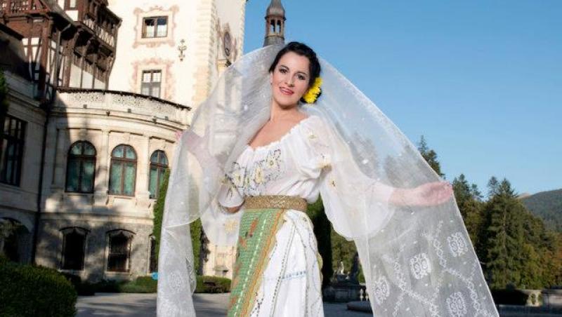 GALERIE FOTO Soprana Angela Gheorghiu a pozat in costume populare romanesti, ca Regina Maria