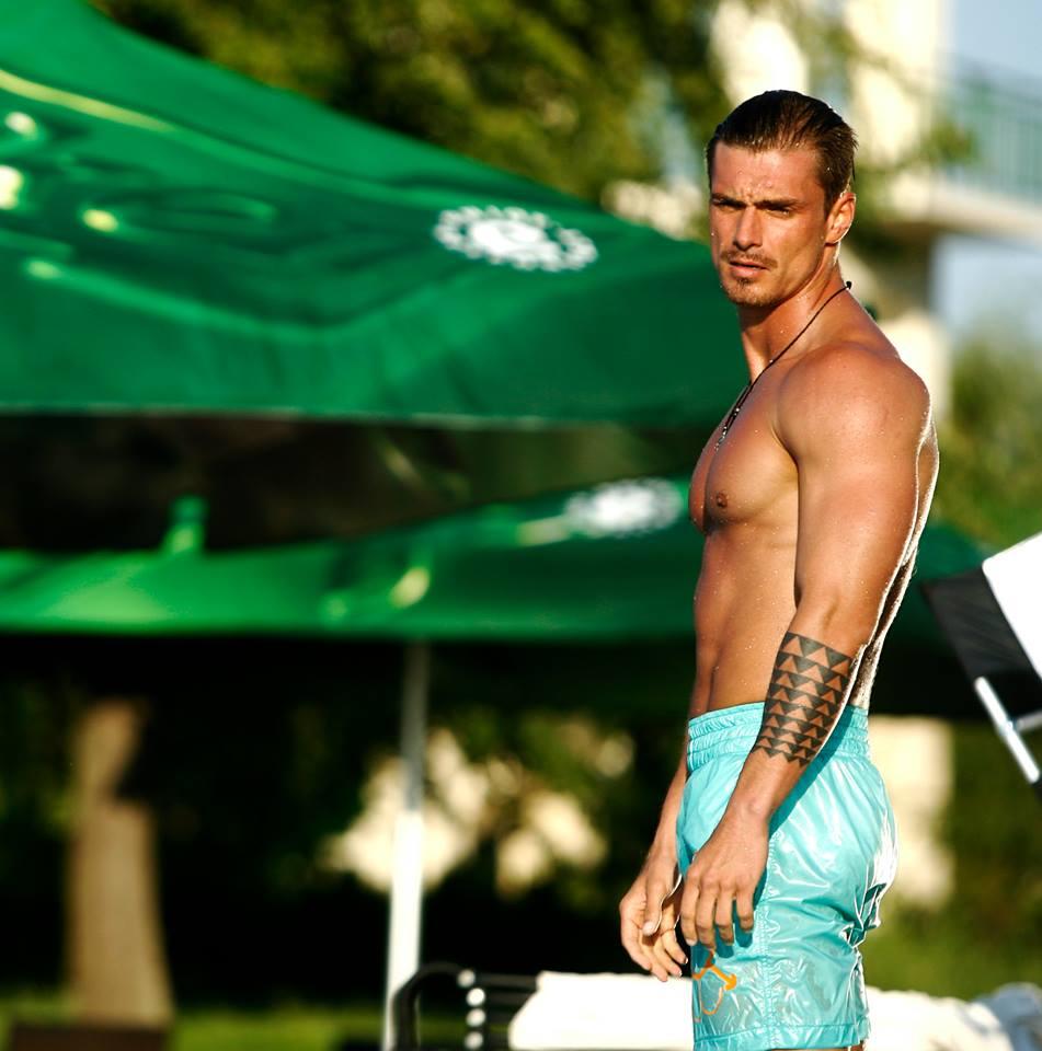 Bogdan Vladau nu are incredere in persoana iubita. " Eu stiu c-ai sa ma-nseli chiar maine..."