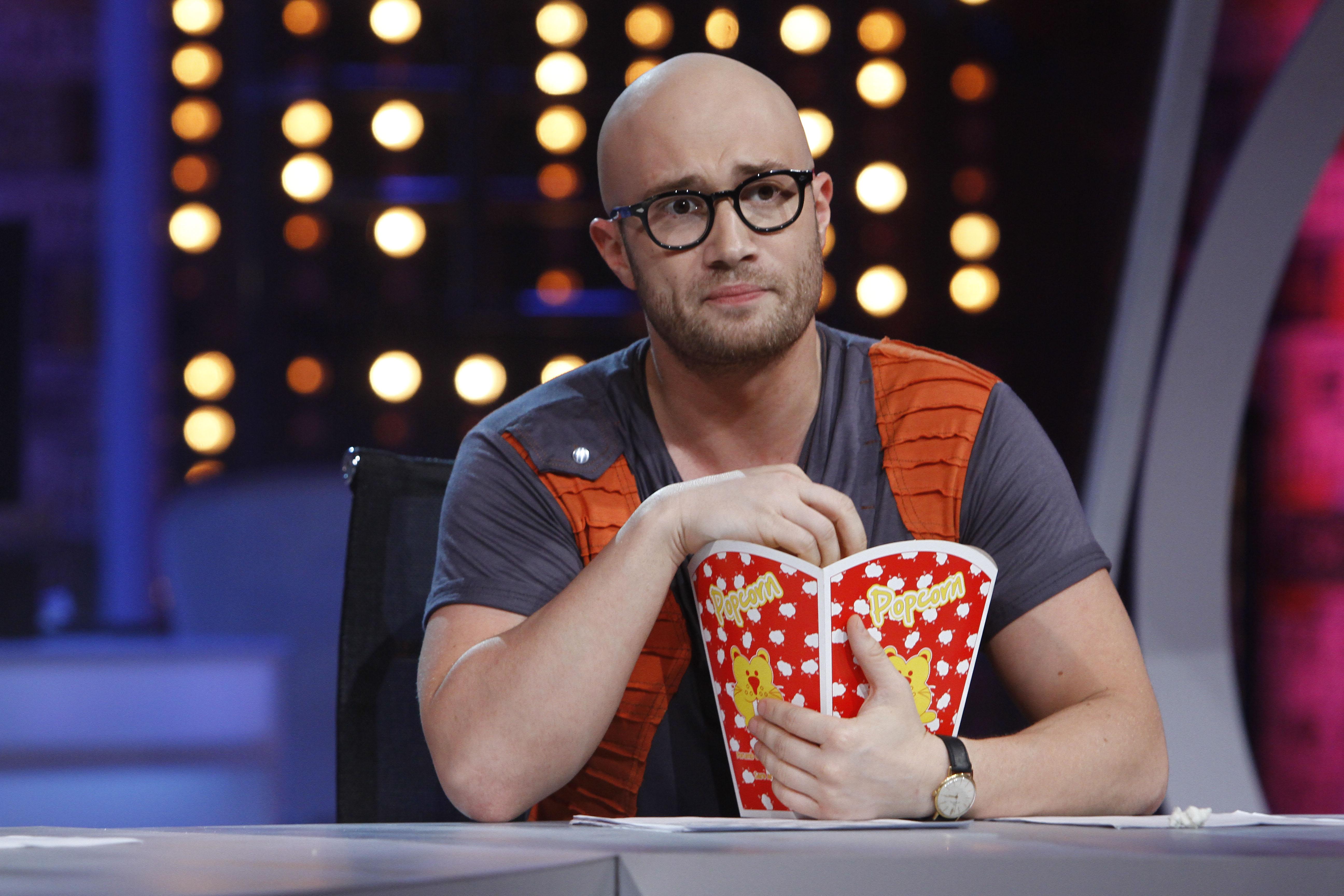 FOTO: Din prea multa iubire! Cum si-a gasit Mihai Bendeac masina in parcare! Vineri, de la 20:30, o noua editie iComedy