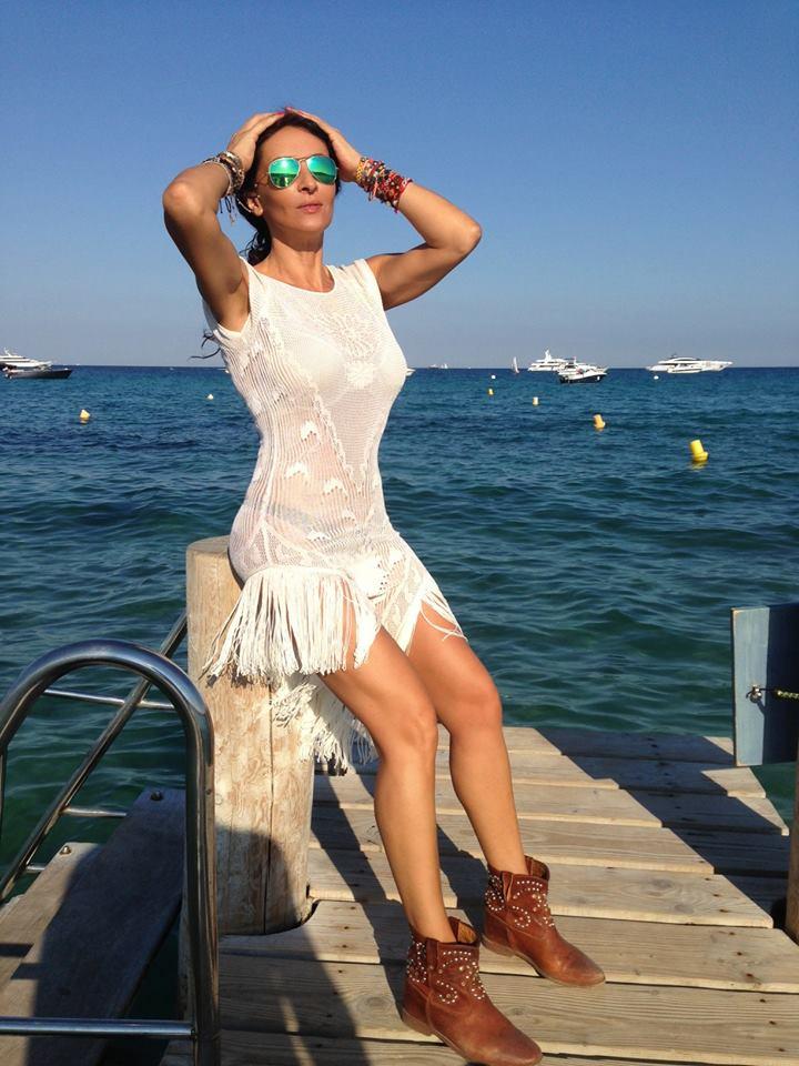 Mihaela Radulescu, sexy pe malul marii, la Monaco