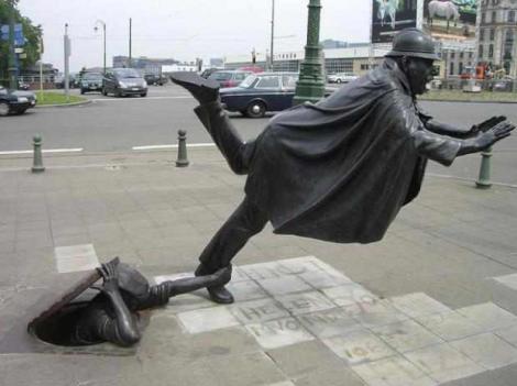 FOTO! Cum arata cele mai ciudate statui din lume