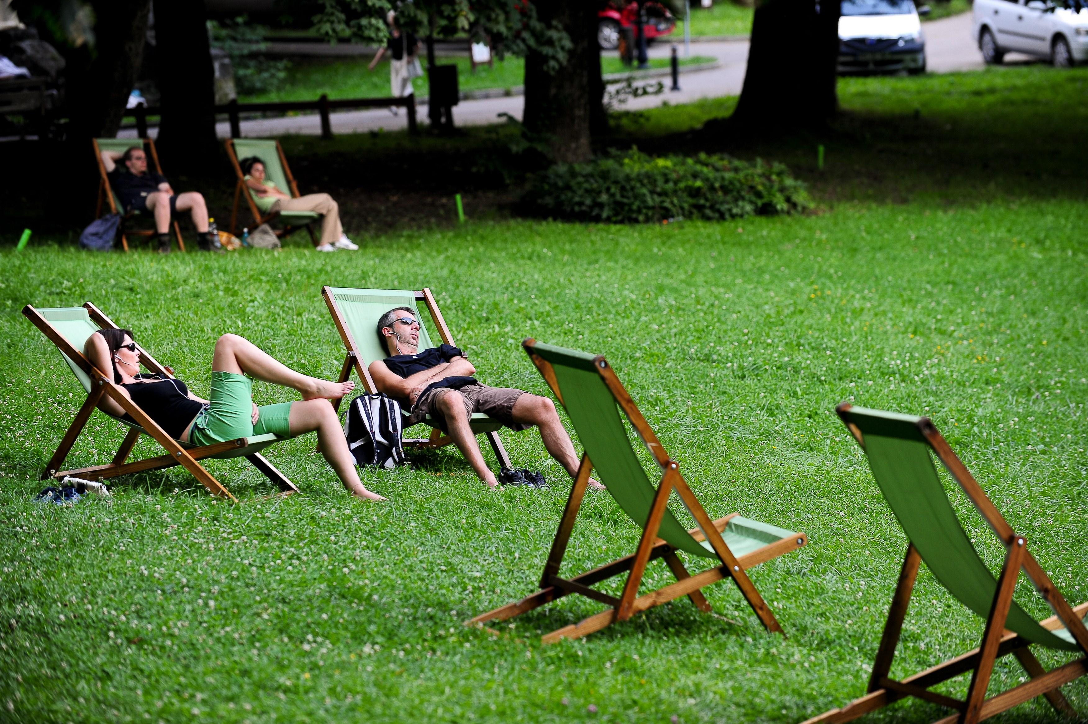 Visul elevilor s-a indeplinit: S-au anulat cursurile pentru ca era vreme frumoasa