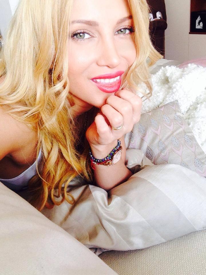 Amintiri din copilarie! Lora: "Aveam o cioara care ma insotea peste tot!"