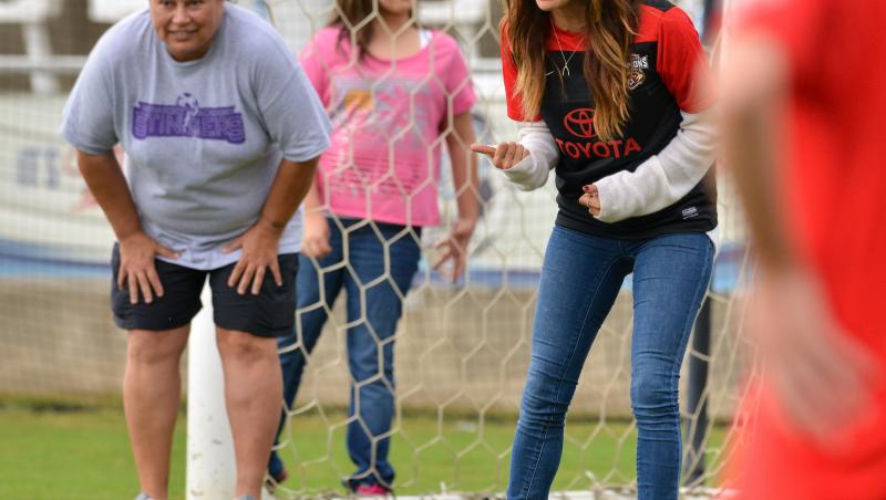 FOTO! Sut si gol: Eva Longoria a lasat platourile de filmare pentru terenul de fotbal