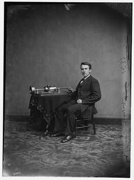 Thomas Edison ii supunea la un test cu 150 de intrebari pe cei care voiau sa lucreze cu el                                  