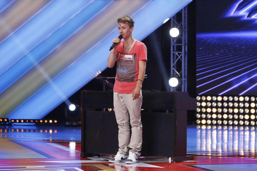 X Factor: Colta, Coltza sau Coltea? Nu conteaza! Bieber cu inima de moldovean canta strasnic la pian!