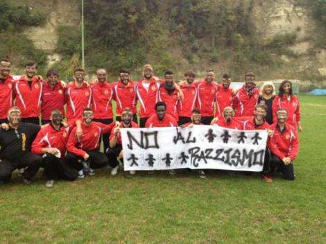 Asta da atitudine! Jucatorii unei echipe din Italia s-au vopsit pe fata pentru a protesta impotriva rasismului