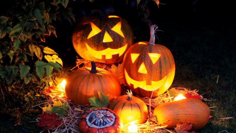 VIDEO! Vezi cea mai trasnita costumatie de Halloween: Copilul -“Spanzuratoare”