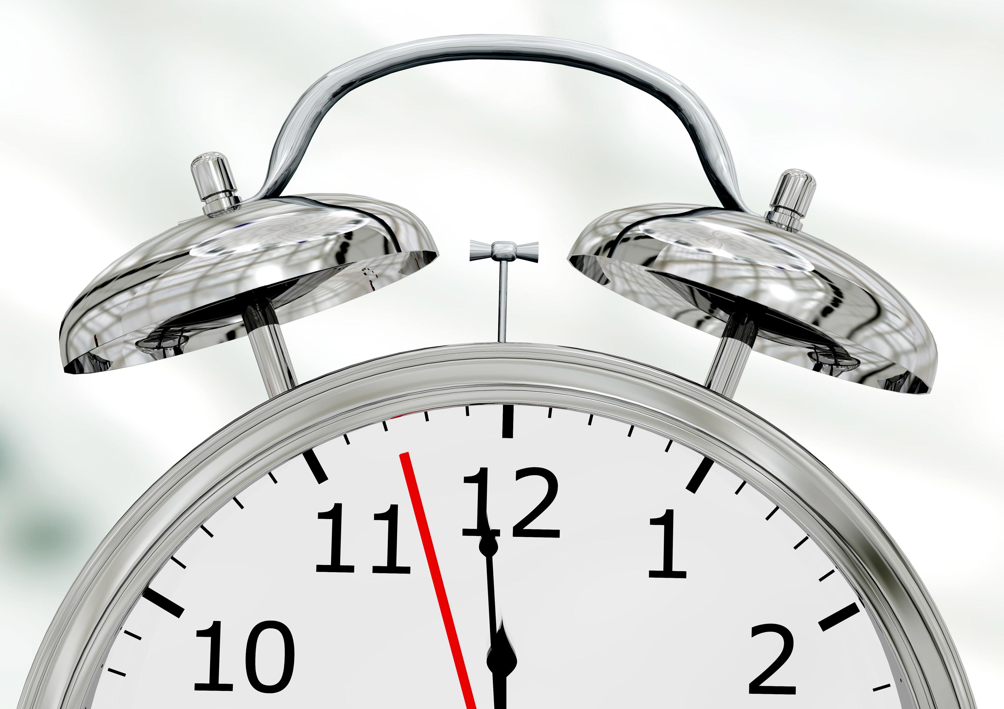 In aceasta noapte, romanii isi potrivesc ceasurile pentru ora de iarna!