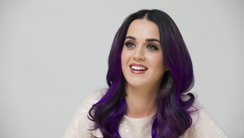 VIDEO! Katy Perry si Robert Pattinson cantau impreuna la karaoke, in 2008