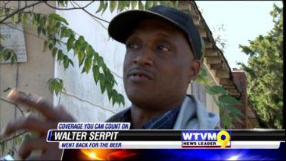 Un american scapat dintr-un incendiu s-a intors printre flacari sa-si salveze berea