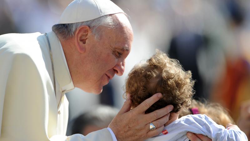 Papa Francisc, extrem de popular pe Twitter! Suveranul a ajuns la 10 milioane de 
