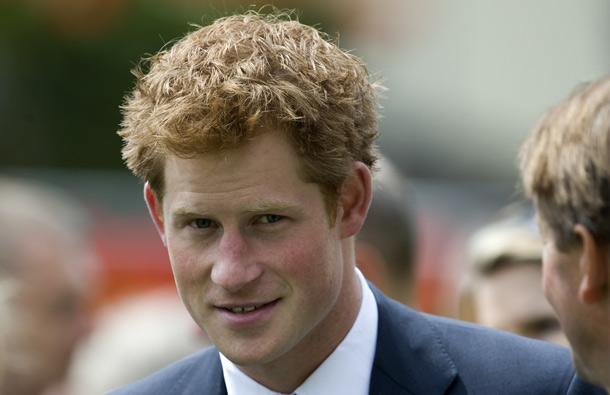 Alerta in familia regala: Printul Harry si-a rupt un deget!