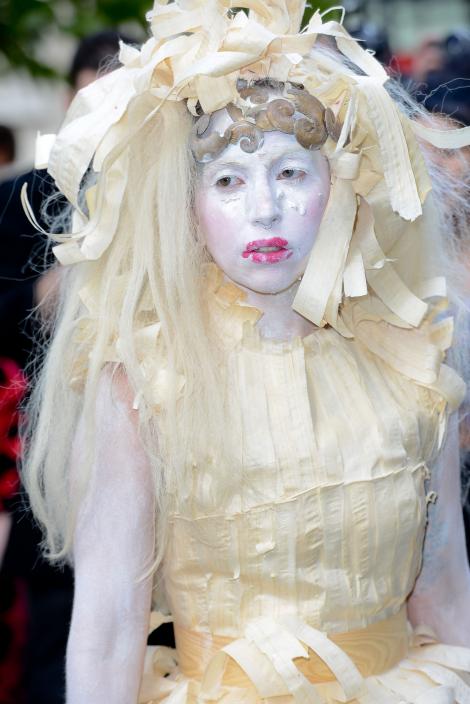 FOTO! Lady Gaga uimeste din nou! Artista a avut doua aparitii socante