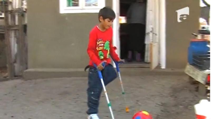 Amar, copilul din Neamt cu un singur picior, a primit o proteza si o casa noua!